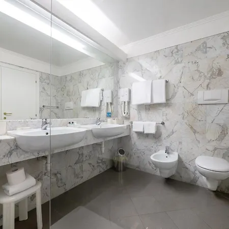 Excelsior Bay Otel 4*