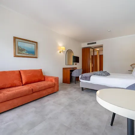 Excelsior Bay 4*