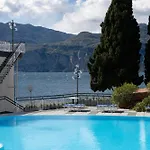Excelsior Bay Отель