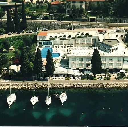 Excelsior Bay Otel 4*