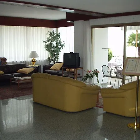 Excelsior Bay מלון מאלצ'סינה