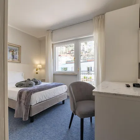 Hotel Excelsior Bay