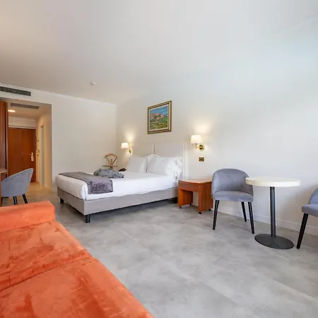 Excelsior Bay Hotel 4*