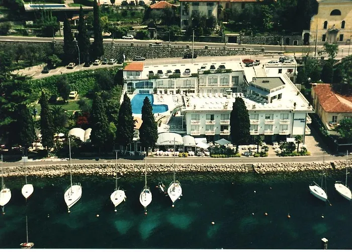 Excelsior Bay Hotel 4*